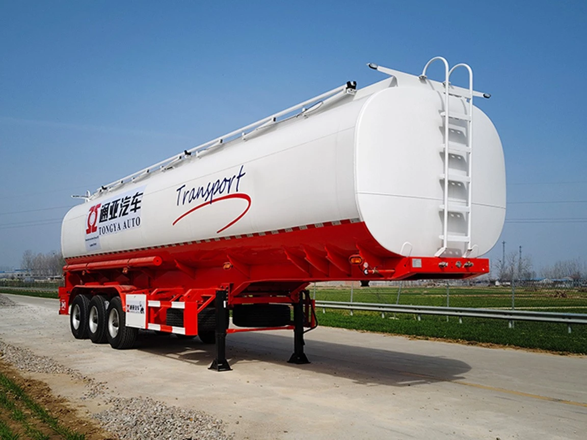 Remorcă cu un singur anvelopă semi -cisternă de petrol